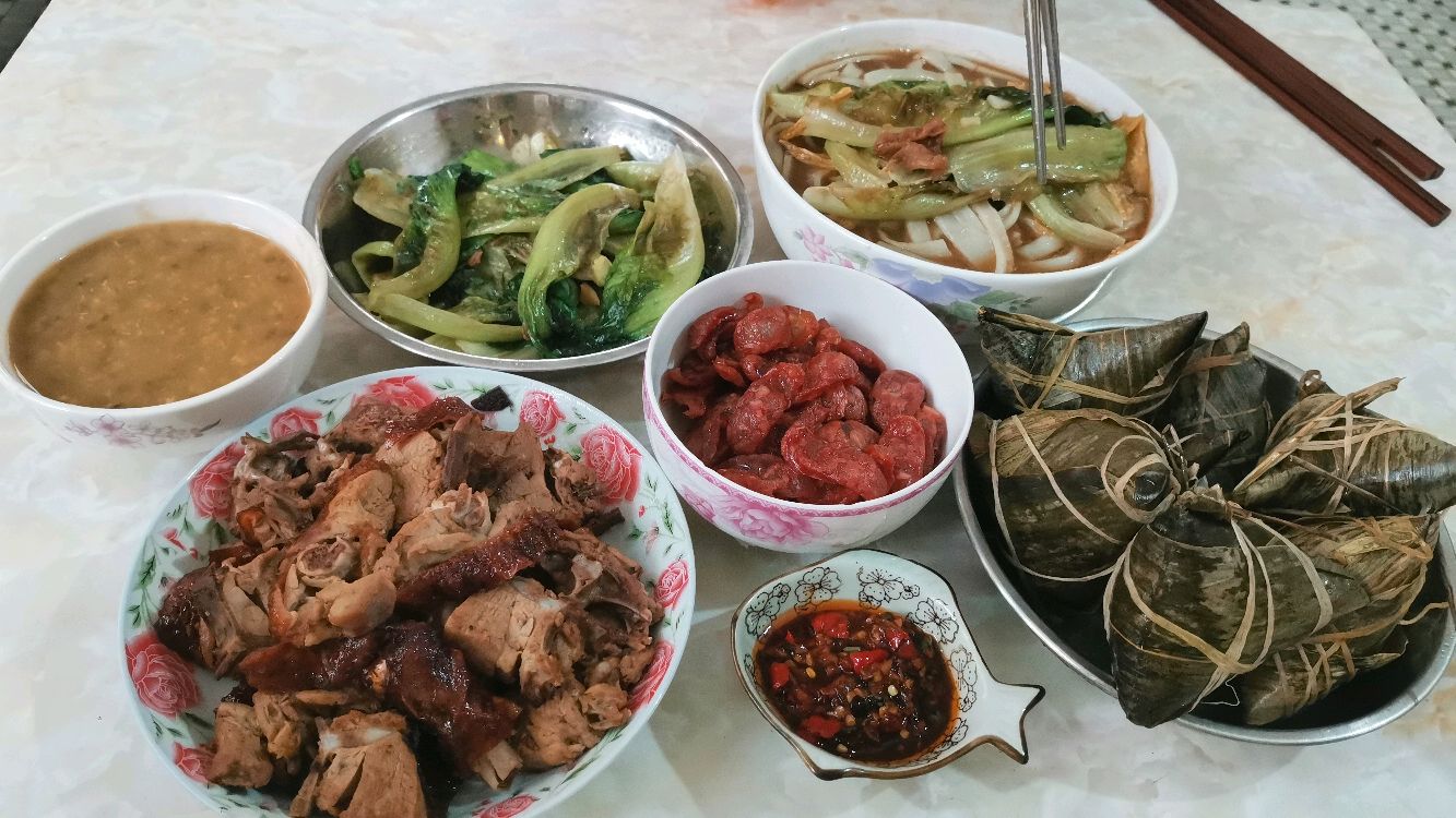 一家四口打工生活:老弟要走了,看抠门大姐煮什么好吃的给他送行