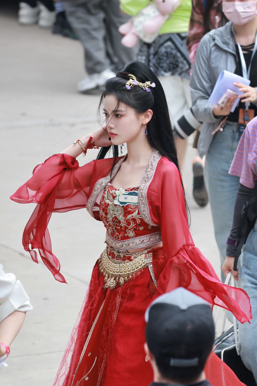 孙珍妮红衣造型,梦回小狐狸#孙珍妮