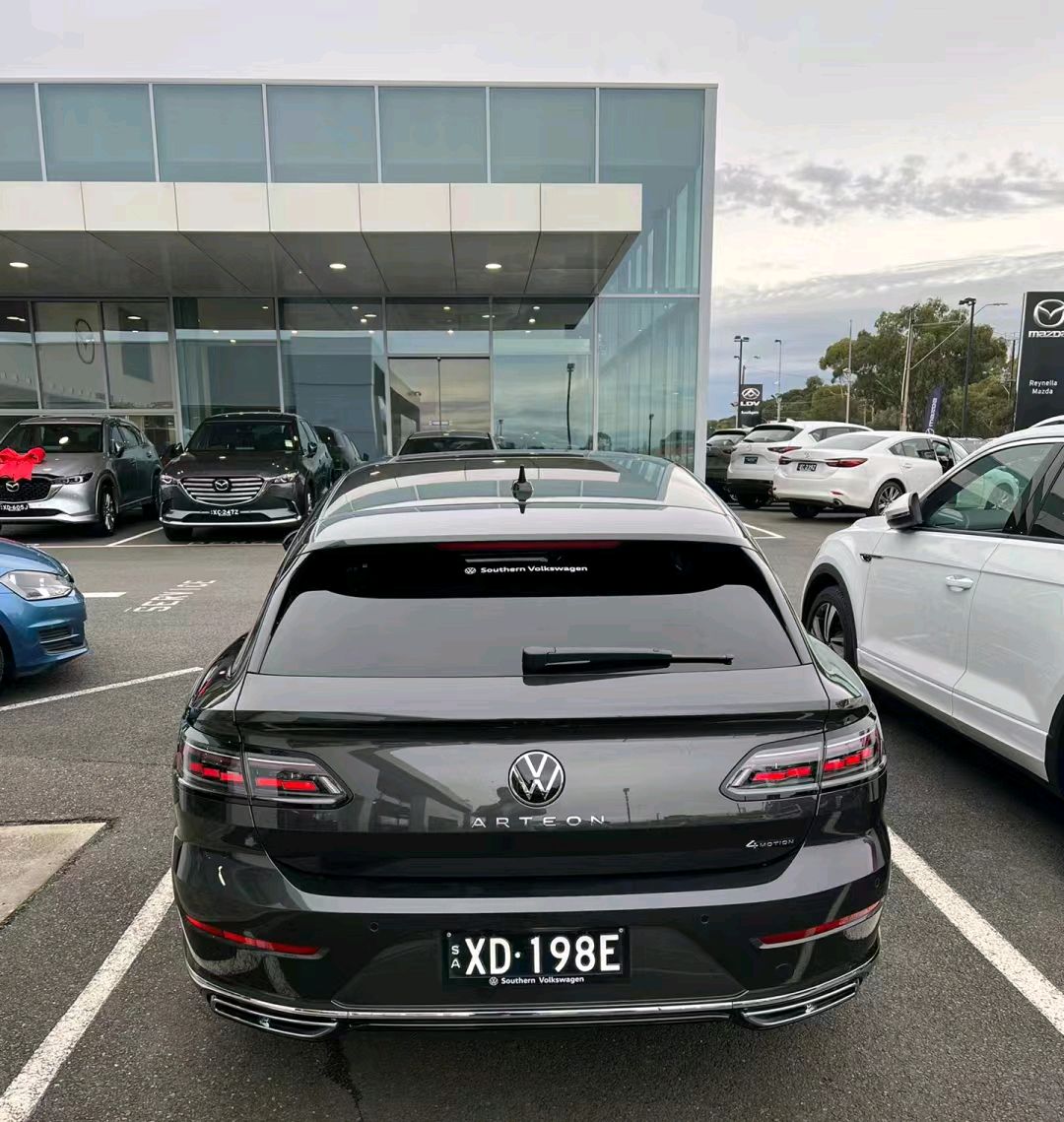 大众arteon"猎装版"海外亮相,轿跑风格设计,2.0t动力表现出色