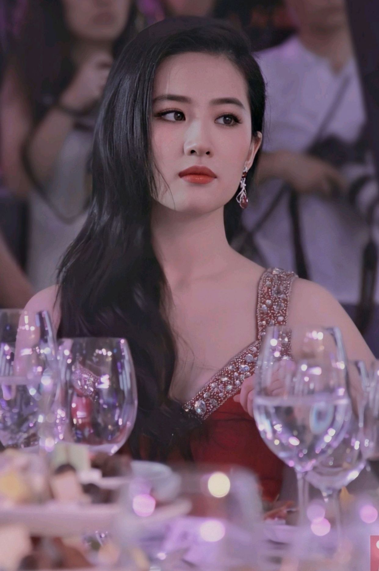 迪丽热巴刘亦菲太绝了!这就是传说中的高贵冷艳气质吧?