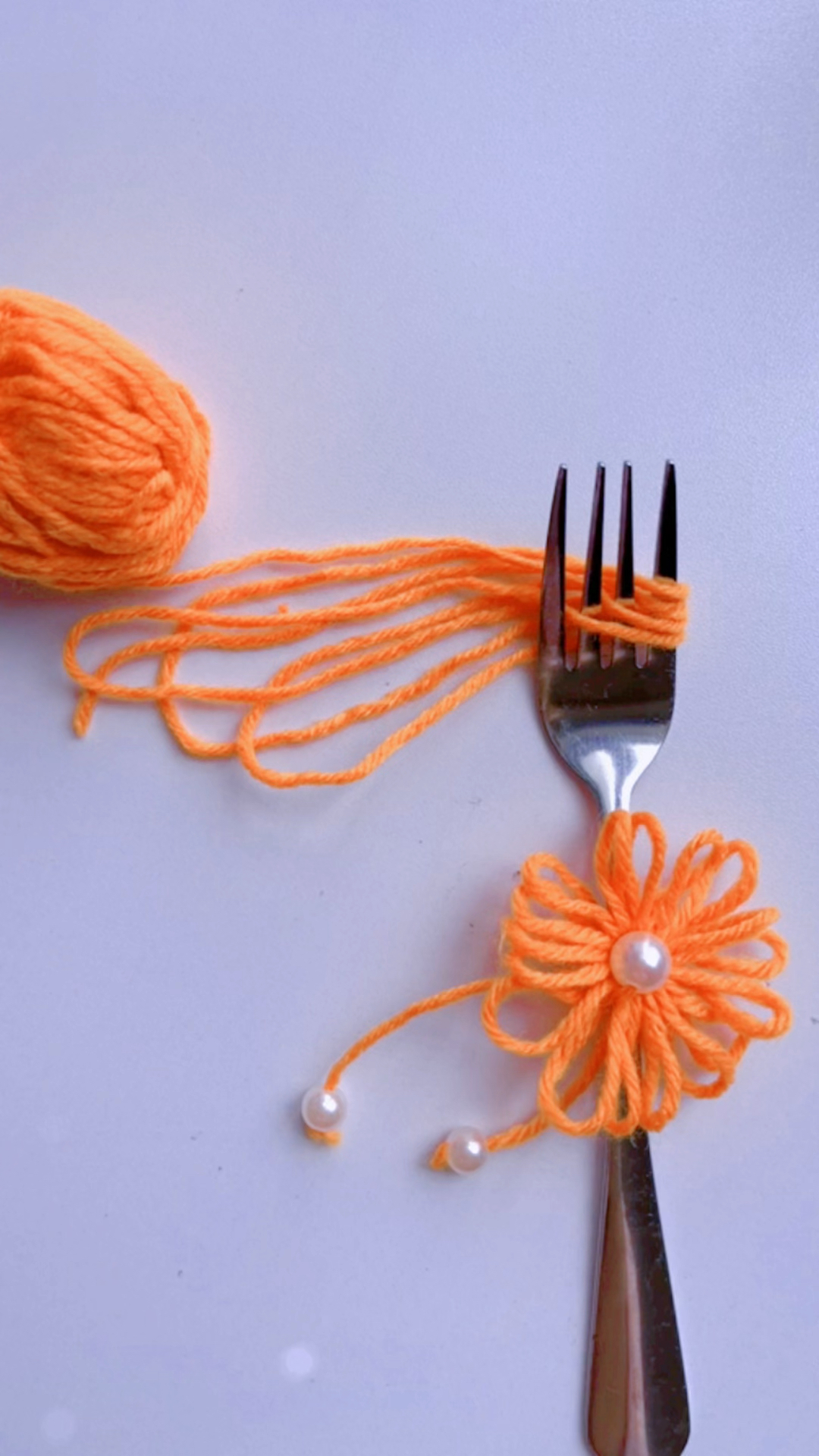 创意手工diy,毛线结合叉子简单就制作出漂亮的毛线胸花