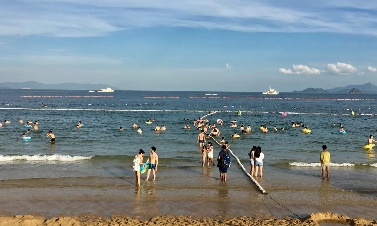 深圳大梅沙海滩游泳图片