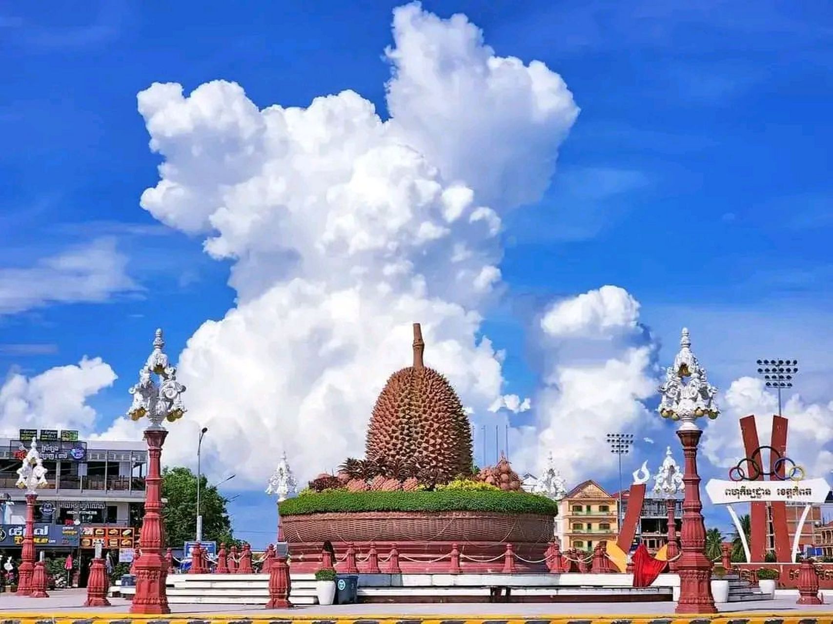 贡布省是柬埔寨华人比较多的南部省份,这里靠近泰国湾,贡布省现在是