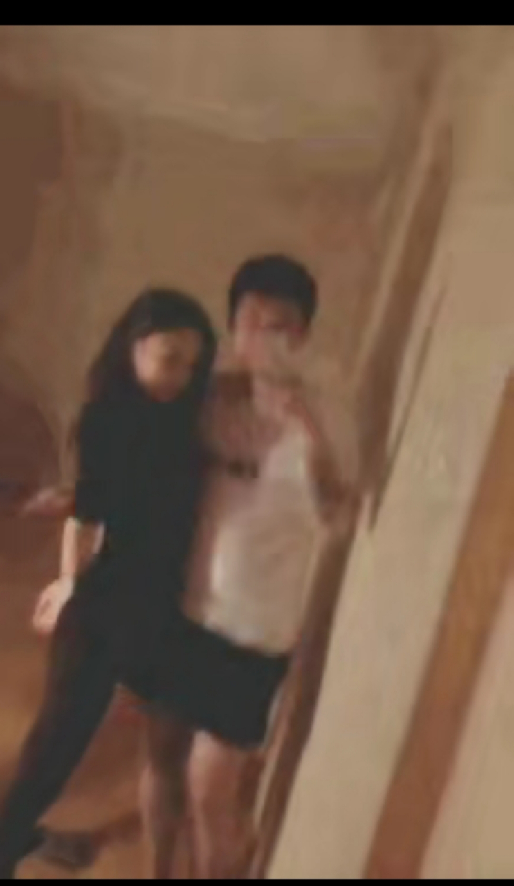 当年李小璐和pg one一共被曝光了三段亲密视频,花式秀恩爱!