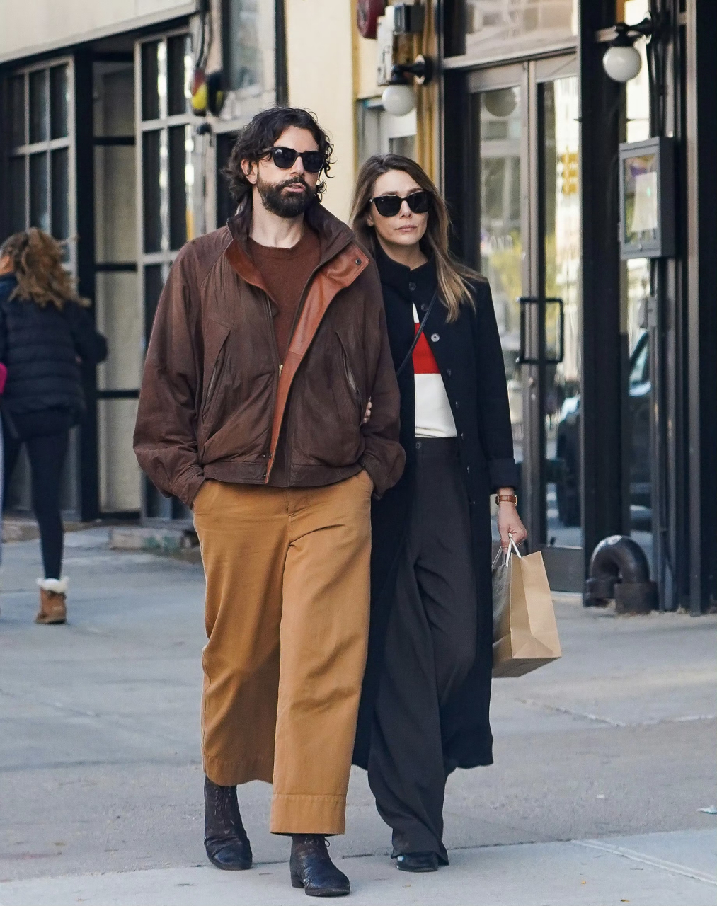 奥妹elizabeth olsen和丈夫robbie arnett 纽约出街.#欧美街拍