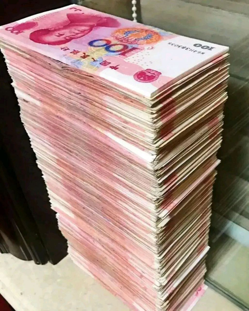 我的妻子得知此事后非常生气,找到岳父并理