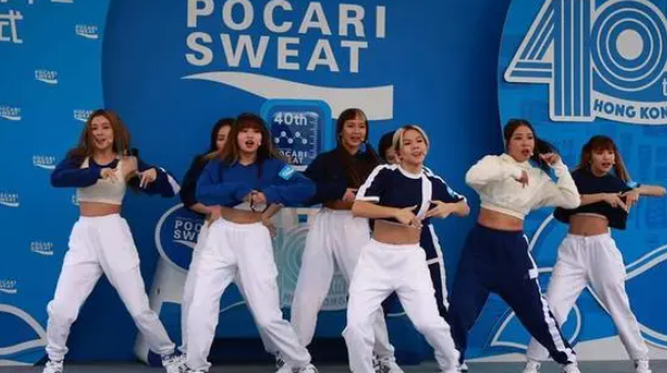 香港偶像女团collar的时尚:追求大众化并贴近现实生活