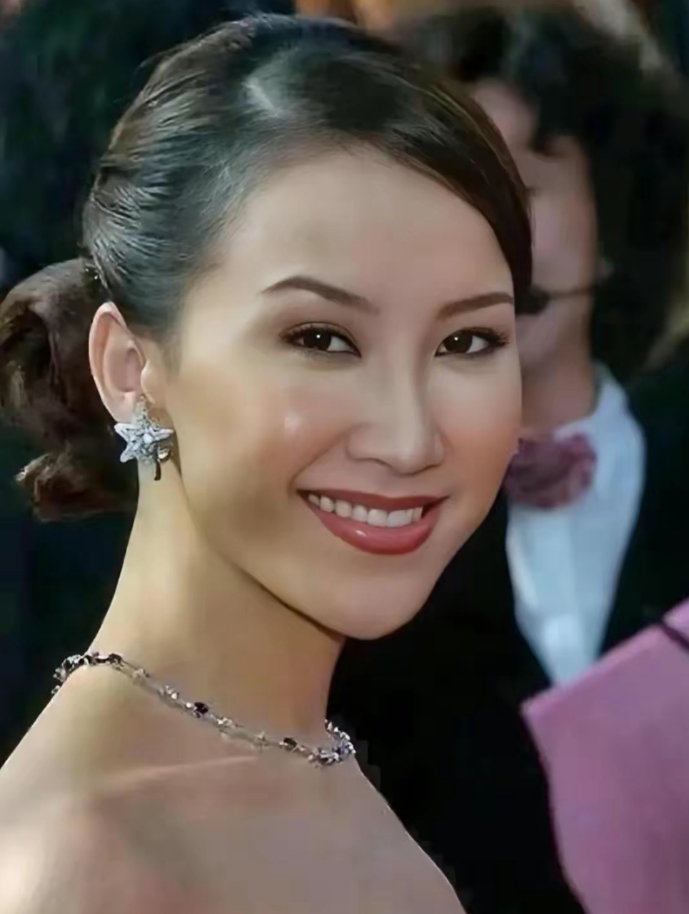 歌手李玟,最美生活 照李玟于数年前不幸患上了抑郁症,近日病情急转直