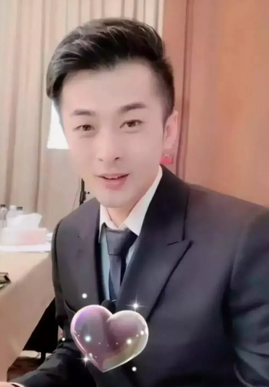 辛巴入股起步股份,持股10%,为第二股东.