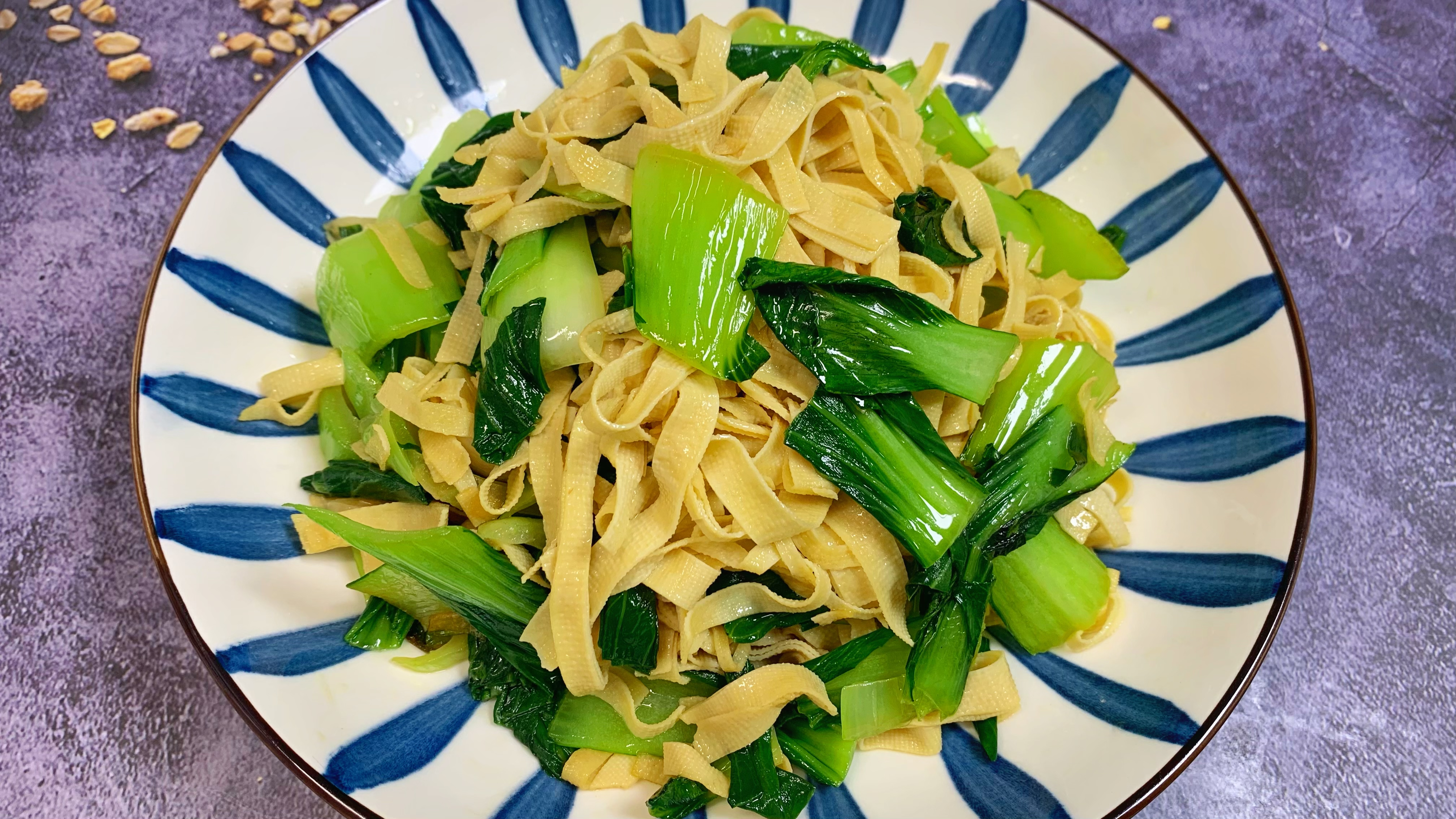 小青菜想要炒的好吃,教你一招,搭配干丝一起炒,清爽脆嫩又入味