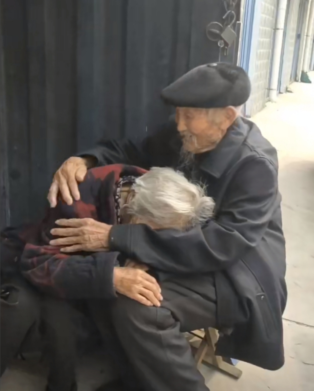 爷爷奶奶的爱情,像不像个孩子.