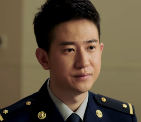 《蓝焰突击》被韩宇辰圈粉了,长得帅演得也好,但结局让人意难平