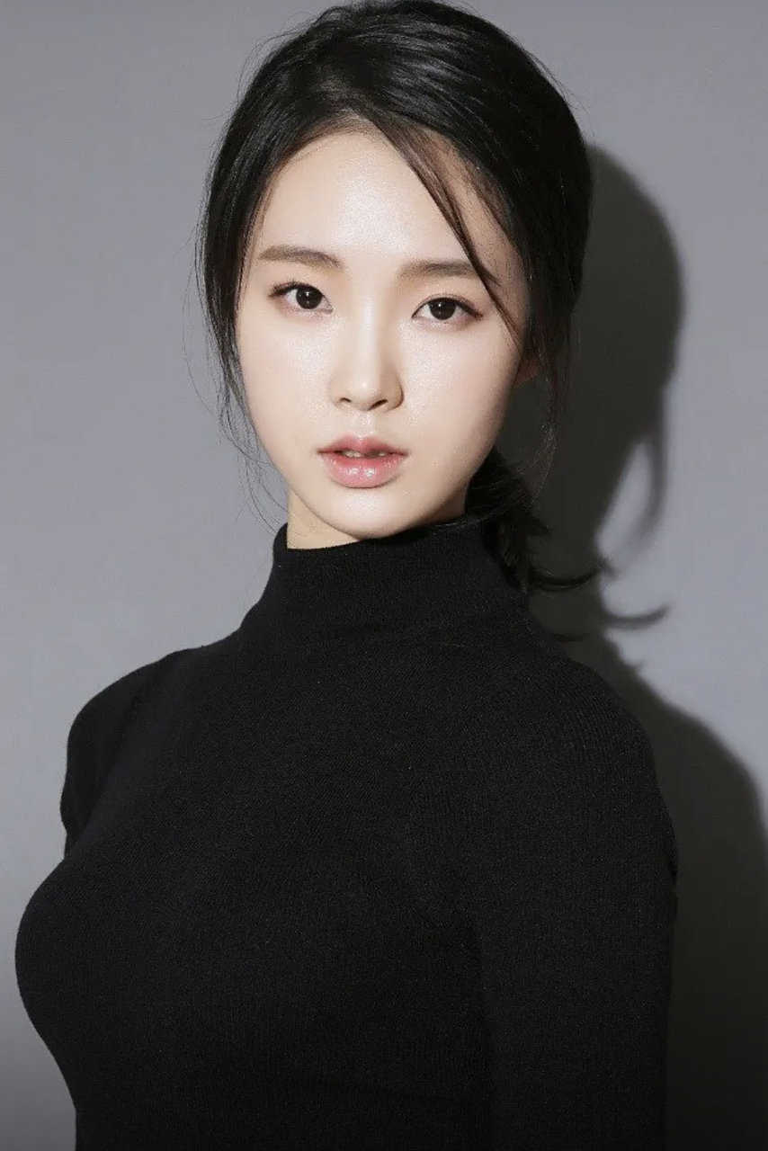 姜海琳,韩国女演员,1996年4月1日出生于庆尚南道密阳市.