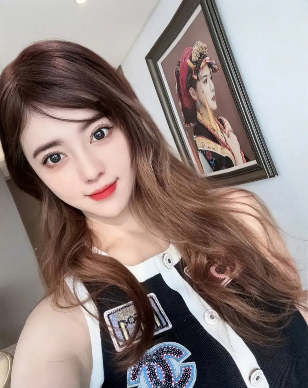 一组阿兰最新不同风格迥异非常可爱少女自拍照!