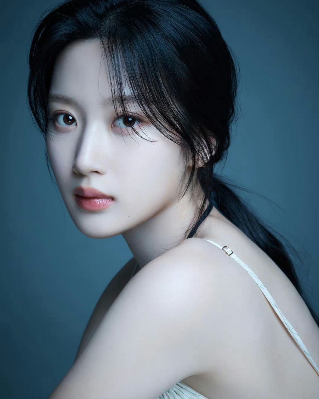 文佳瑛,高清镜头下精致的五官和清冷的气质,美得动人心魄.