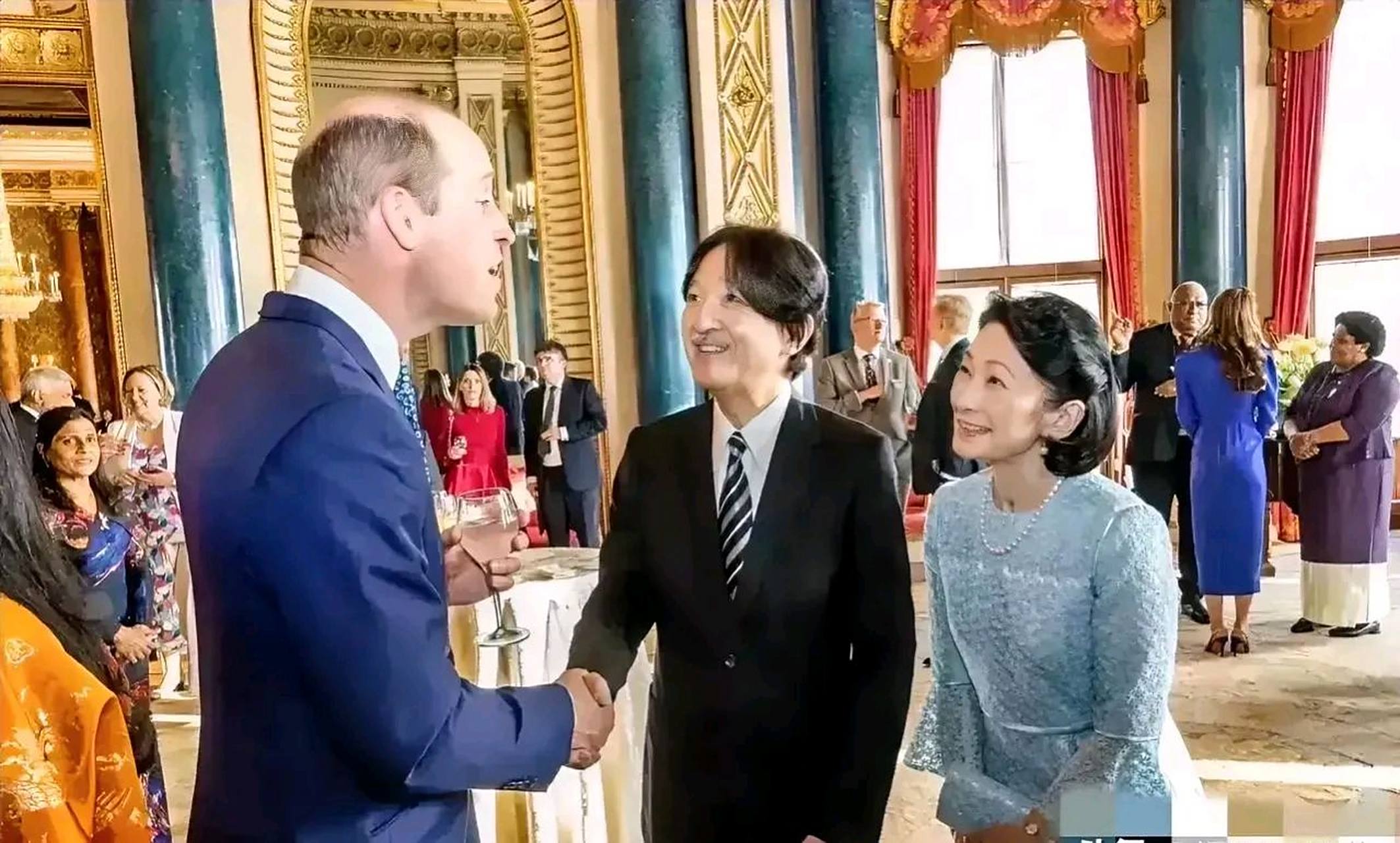 想起了一个成语:仰人鼻息!  这也是现实当中的真实写照.