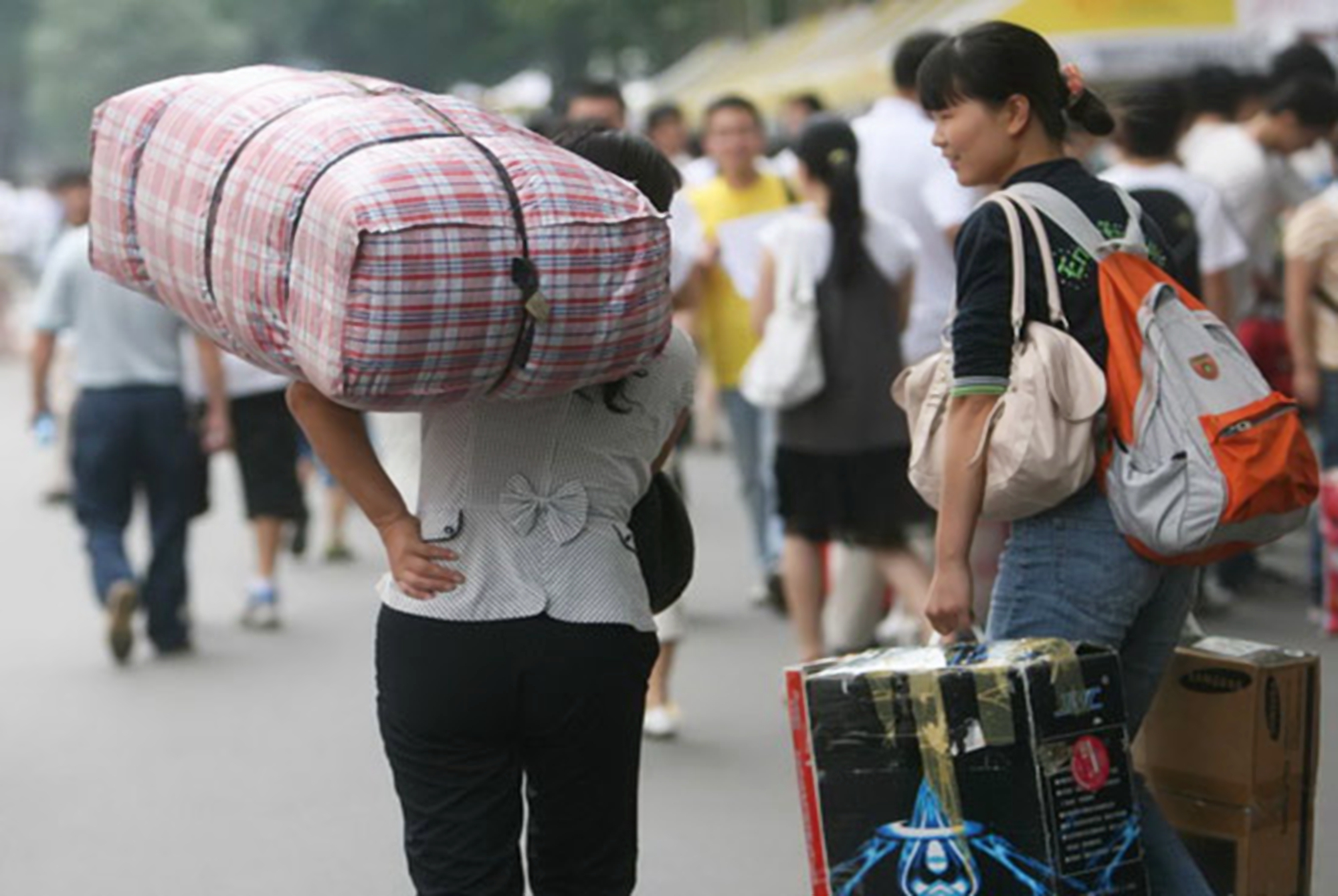 农村孩子考上三本大学,有必要上吗?如果条件许可,尽量让孩子去