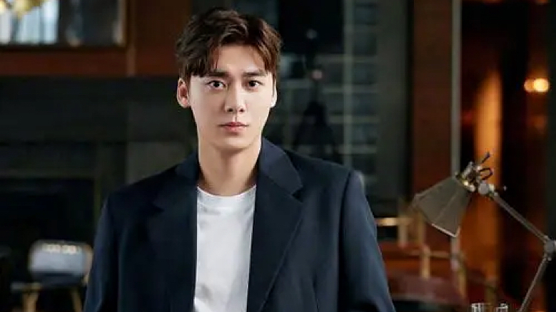 王一博塌房的几率有多大?通过李易峰嫖娼事件运用对比法分析