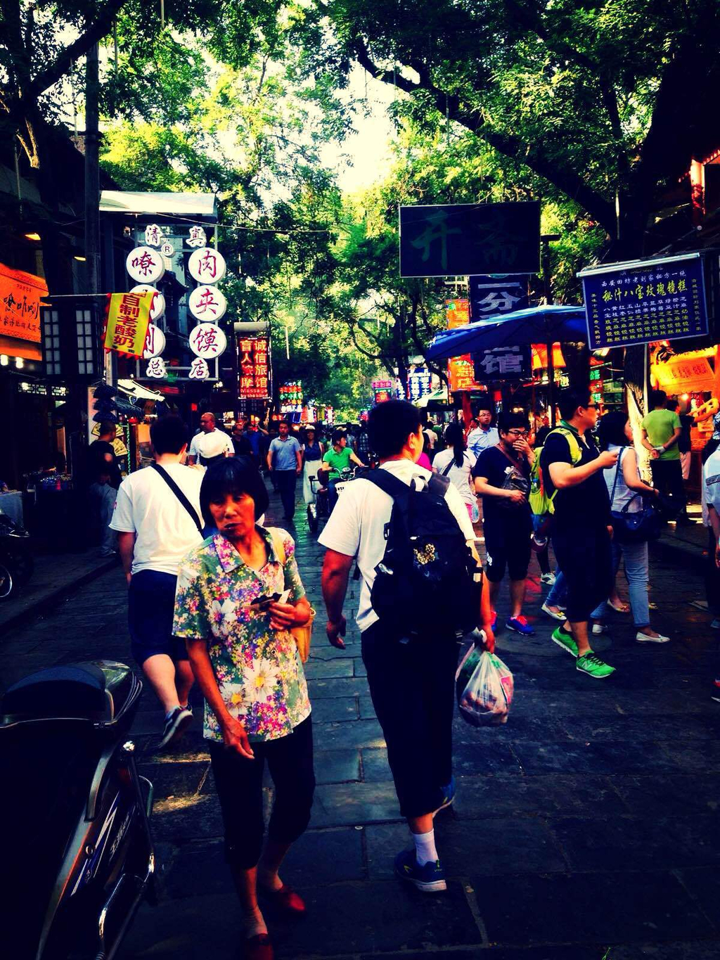 之前我亲眼看见陌陌上一个男的.@非让情感调频的动态