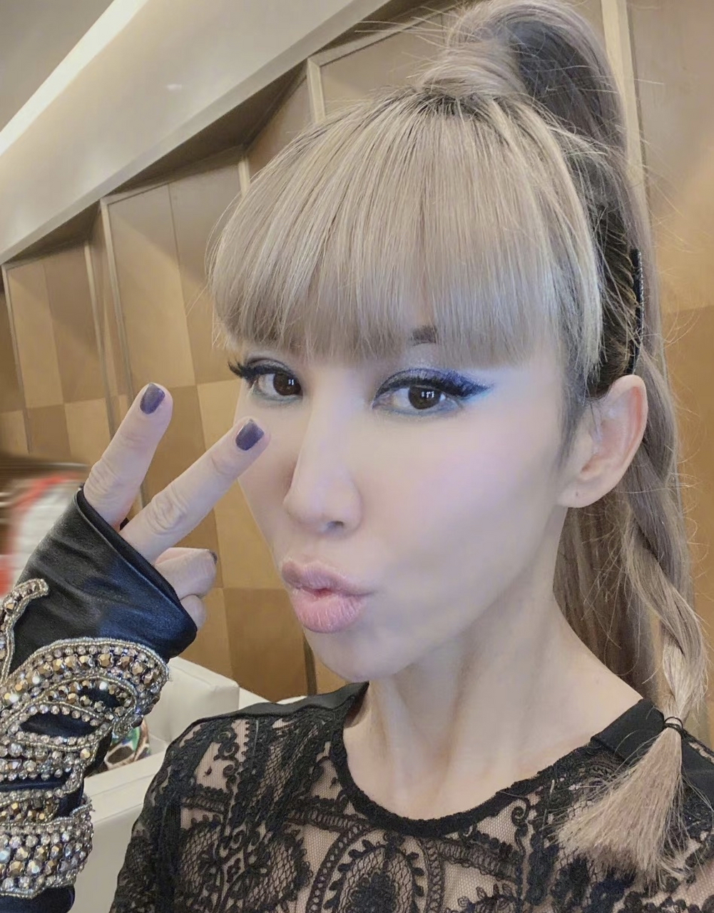 我真的不敢相信,看coco姐综艺的时候觉得她很乐观开朗[大哭][大哭]我