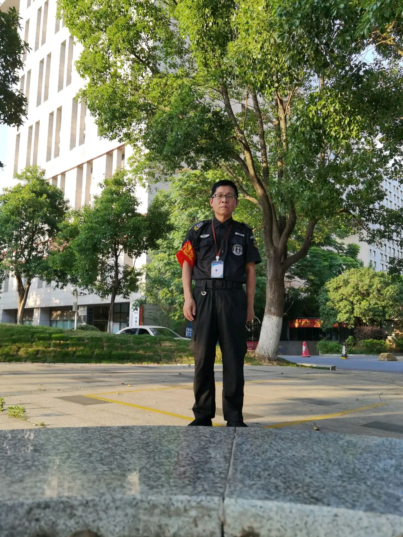 68年五十五岁的我今年现状: 1,每个月拿3000的保安工资,老婆做保洁也