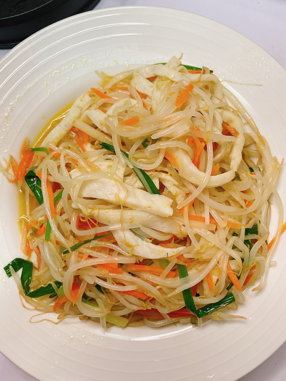 潮汕的家常菜 豆芽炒鱼面 豆酱焖鸡腿鱼 清炒包心菜 家常做法简单美味