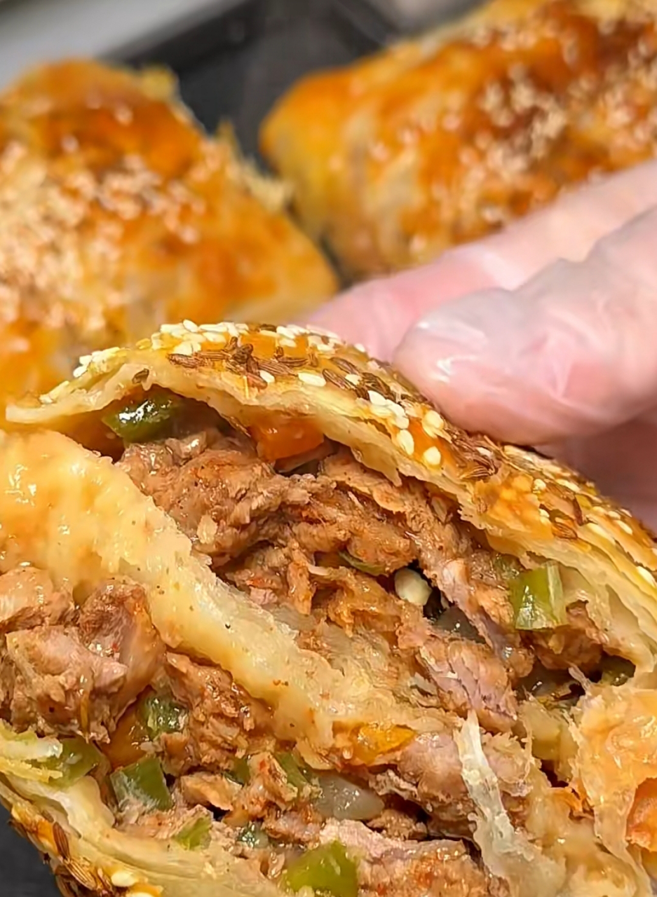 新疆烤包子,酥脆的表皮技术难度最低,不用和面,手抓饼搞定!