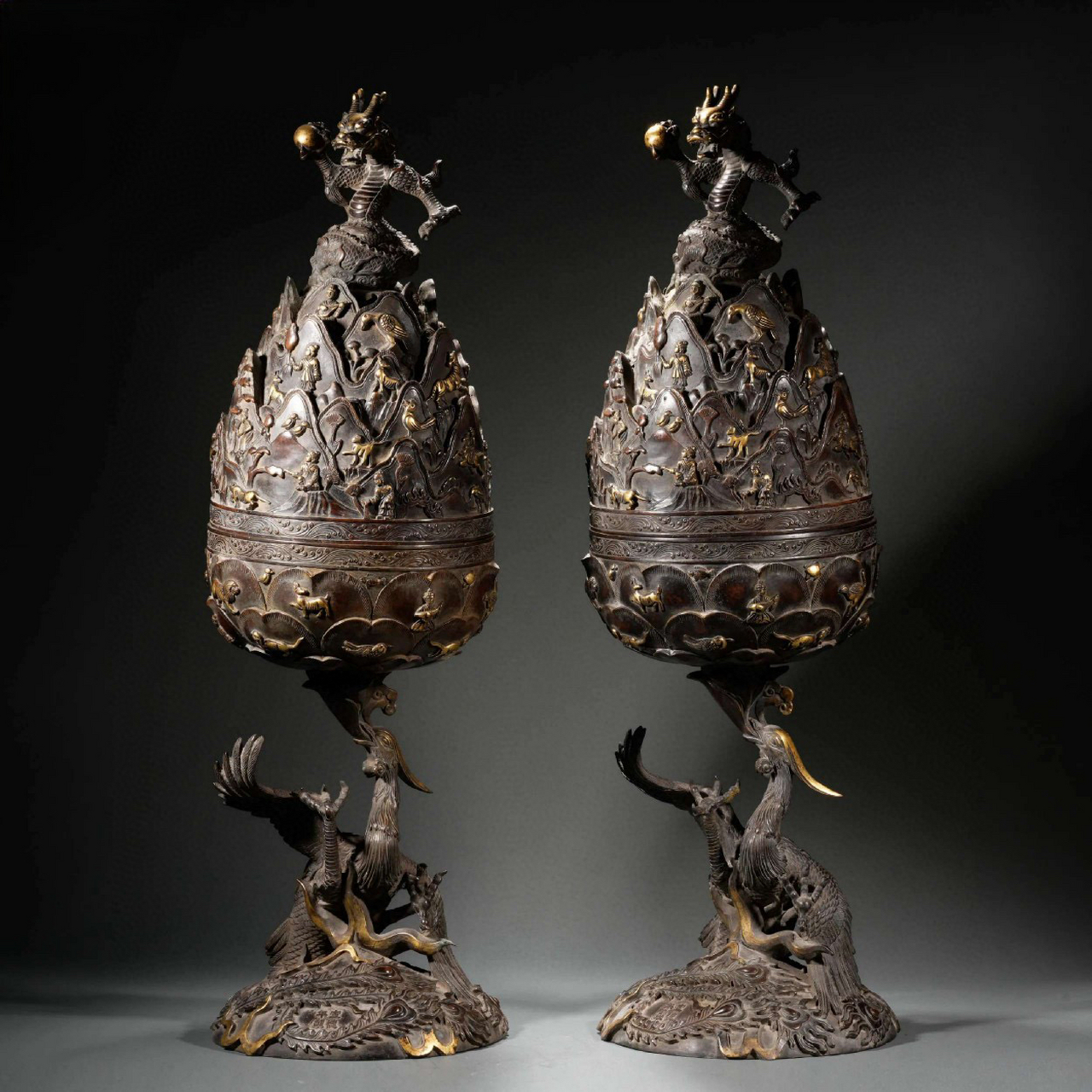 明宣德  夔龙博山炉 紫铜铸造,炉身局部鎏金,工艺精致,刀工精湛,炉盘