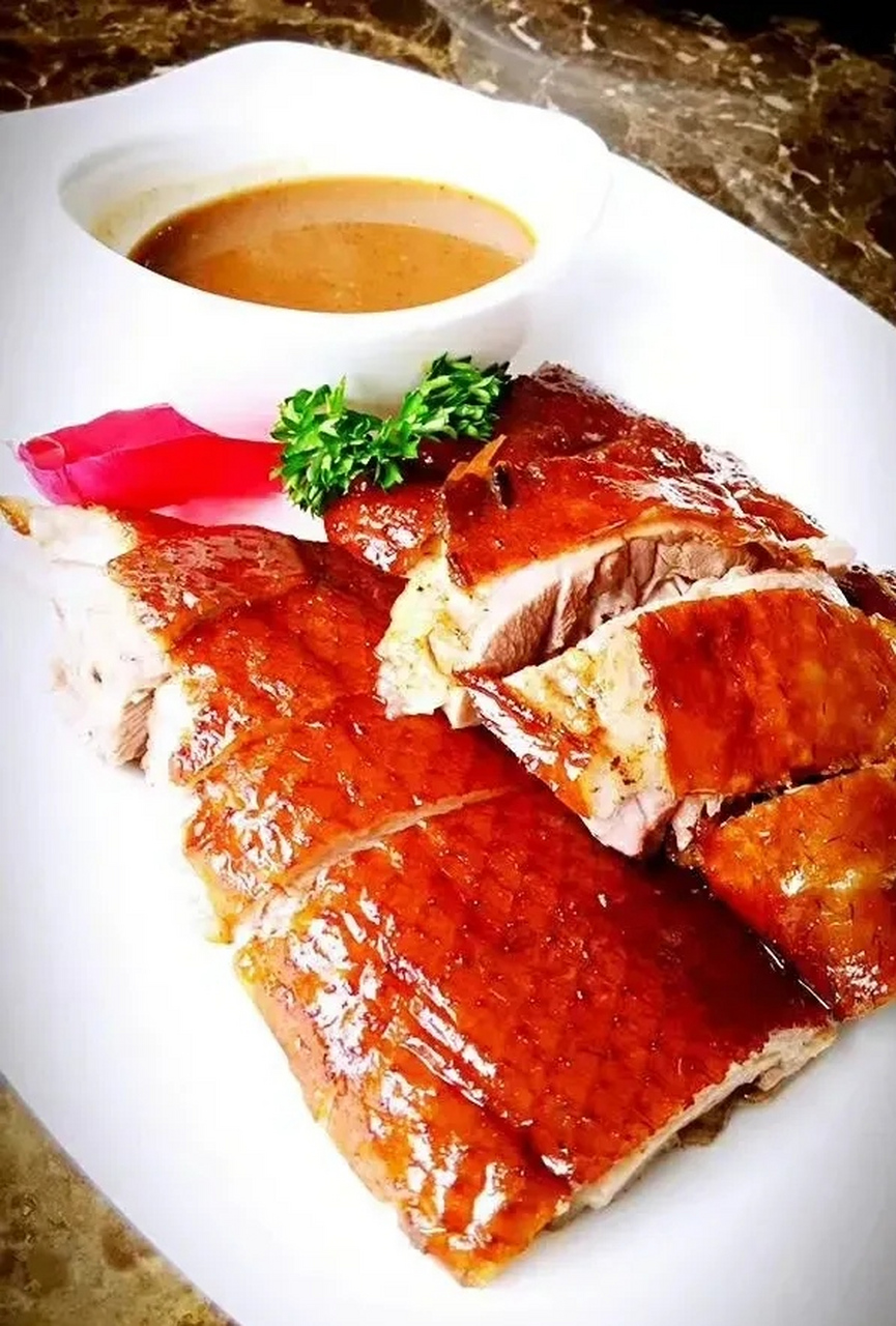 不少美食帖子都提到椿记烧鹅,中华餐饮名店,广西著名商标,桂林餐饮