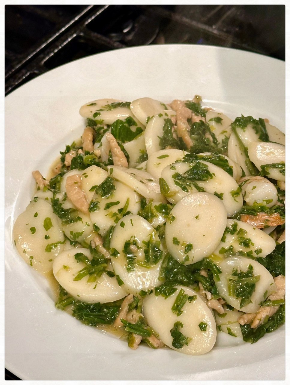 荠菜肉丝炒年糕在海外做出鲜灵灵家乡味  在美国,终于有人成功地还原