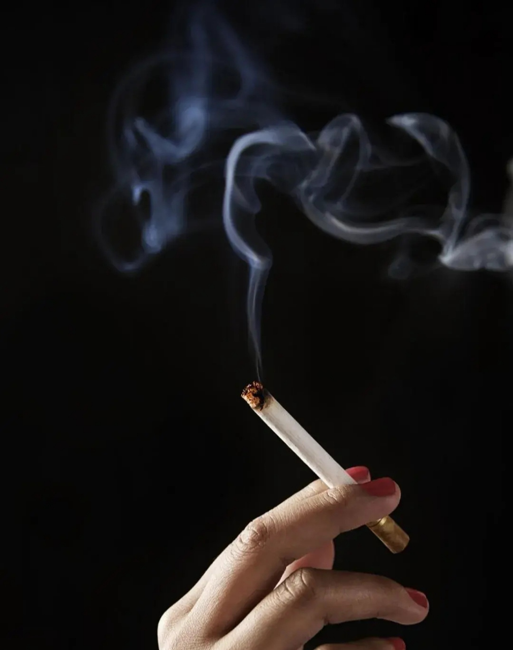 抽了5年的烟     我也不知道我抽烟有没有瘾,我凭心情抽,开心抽,难过