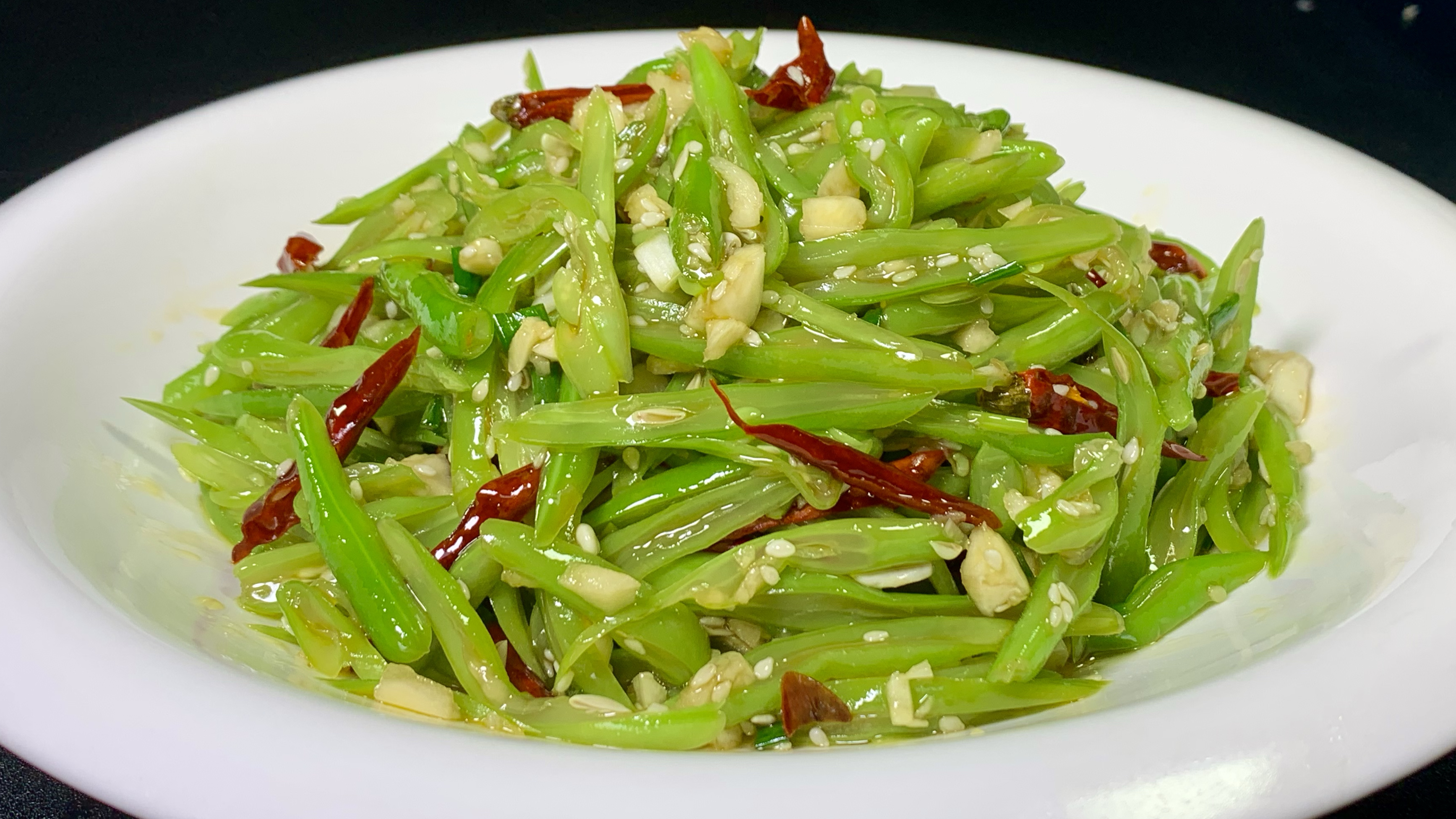 四季豆不要总是炒着吃了，教你鲜嫩爽口的凉拌四季豆，一盘不够吃