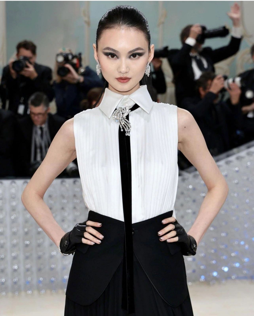 超模刘雯,贺聪亮相2023 met gala慈善晚宴 刘雯亮相met gala,身着tory