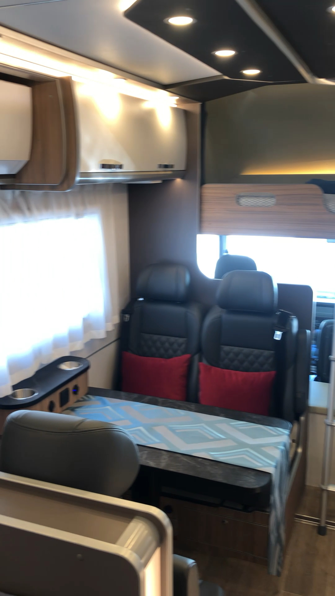 新星五十铃700p旅行官房车内饰鉴赏