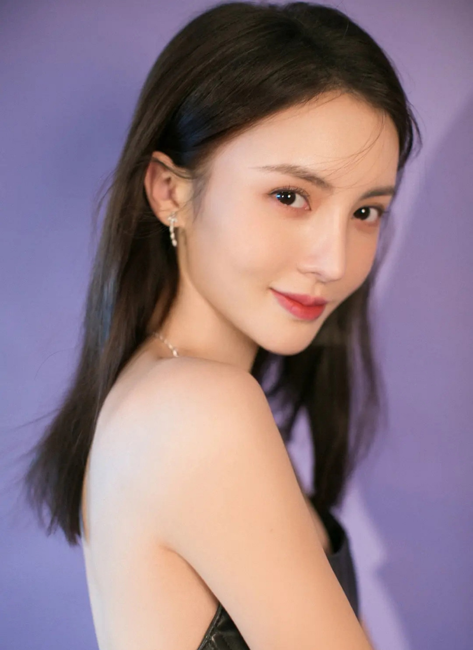 金晨回应三番争议:不想任何声音模糊和影响作品本身.