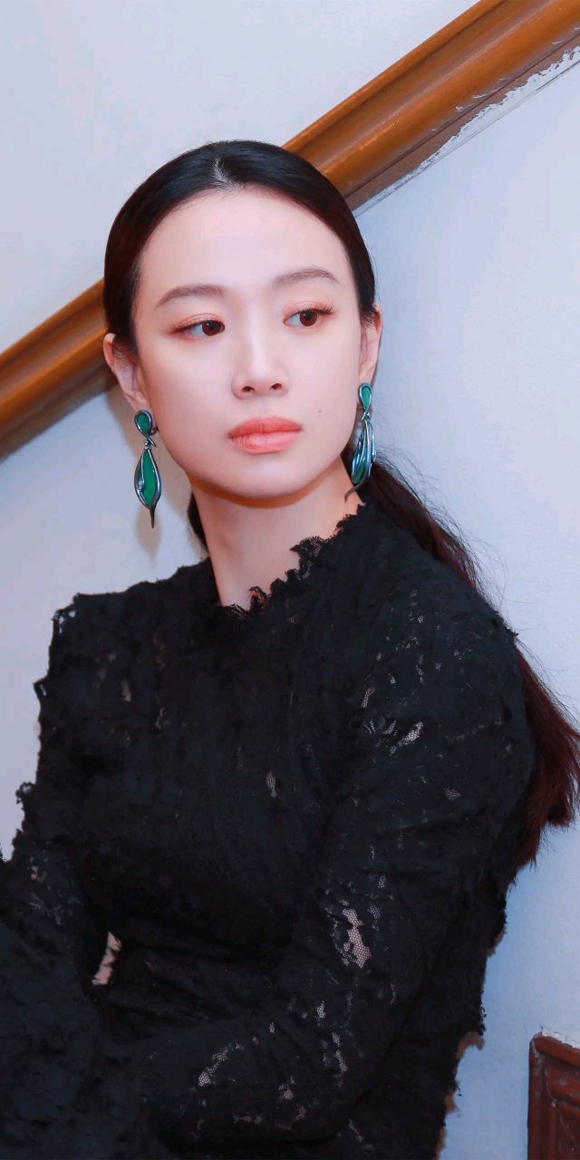 李梦黑色氛围感写真