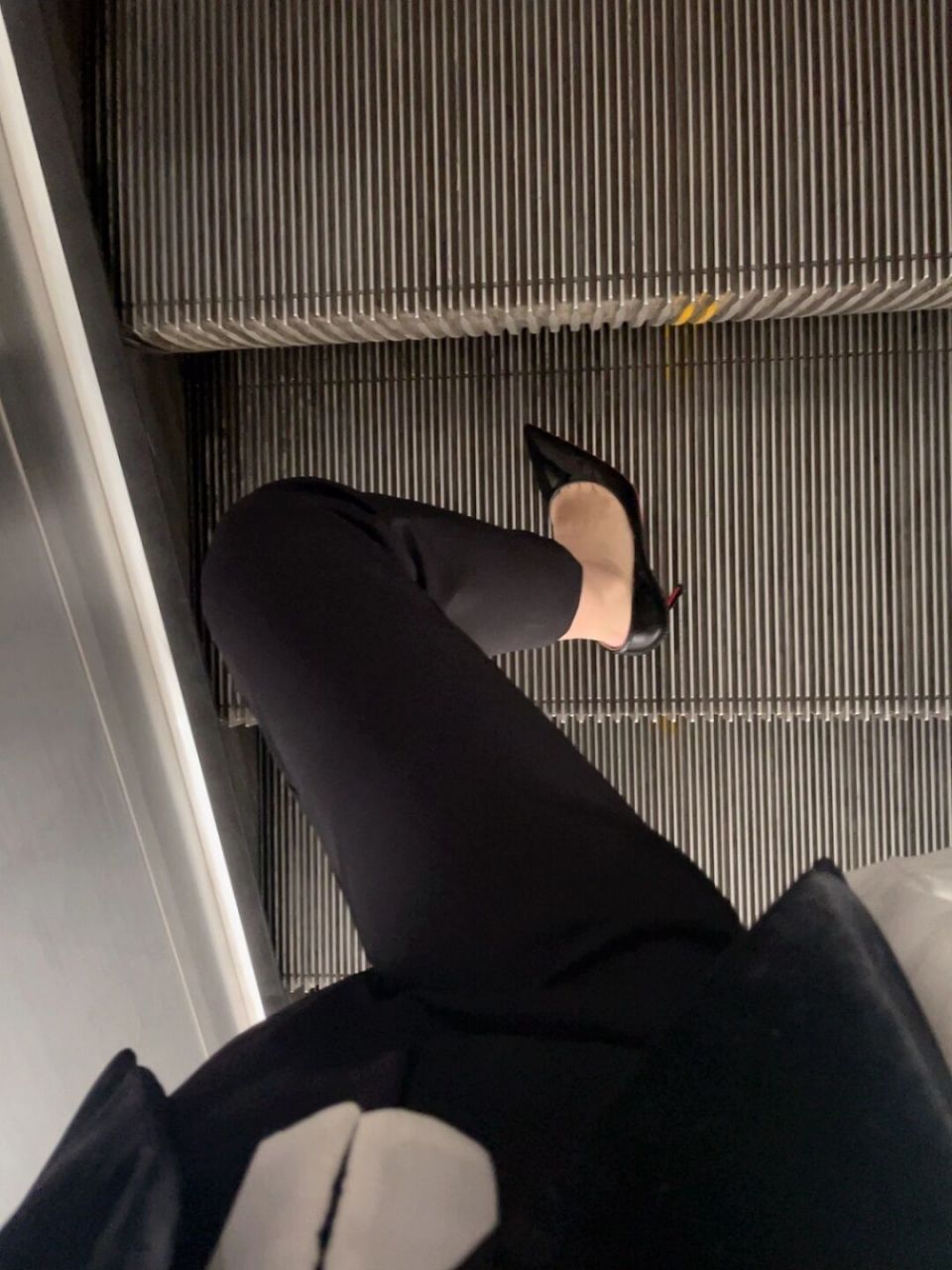 今天第一次穿很高很高的高跟鞋.