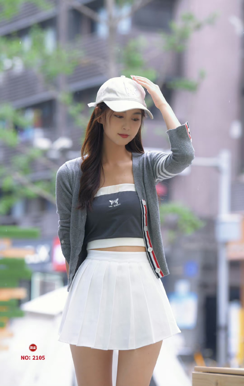 漂亮的夏季运动装美女#时尚街拍# #穿搭