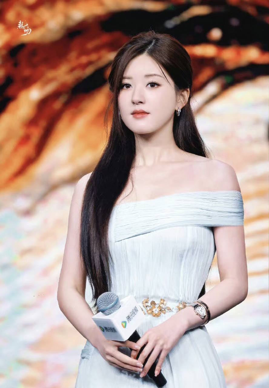 赵露思,杨紫,陈都灵正脸侧脸照,美女们典雅大方,气场全开,百花齐放