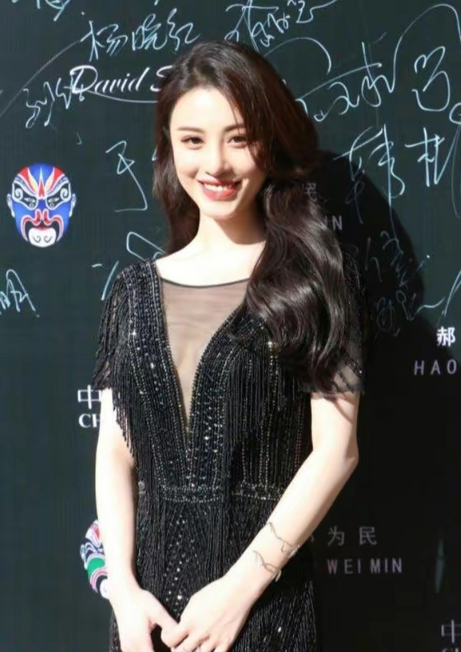 刘翔前妻的身材被低估了,穿流苏纱裙美得太惊艳,真正活出了自我