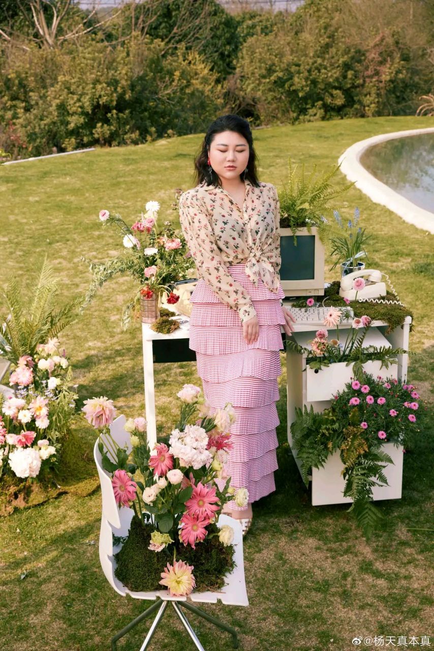 可以多学学微胖女生#杨天真#的穿搭,就是日常也好看的穿搭,学到了