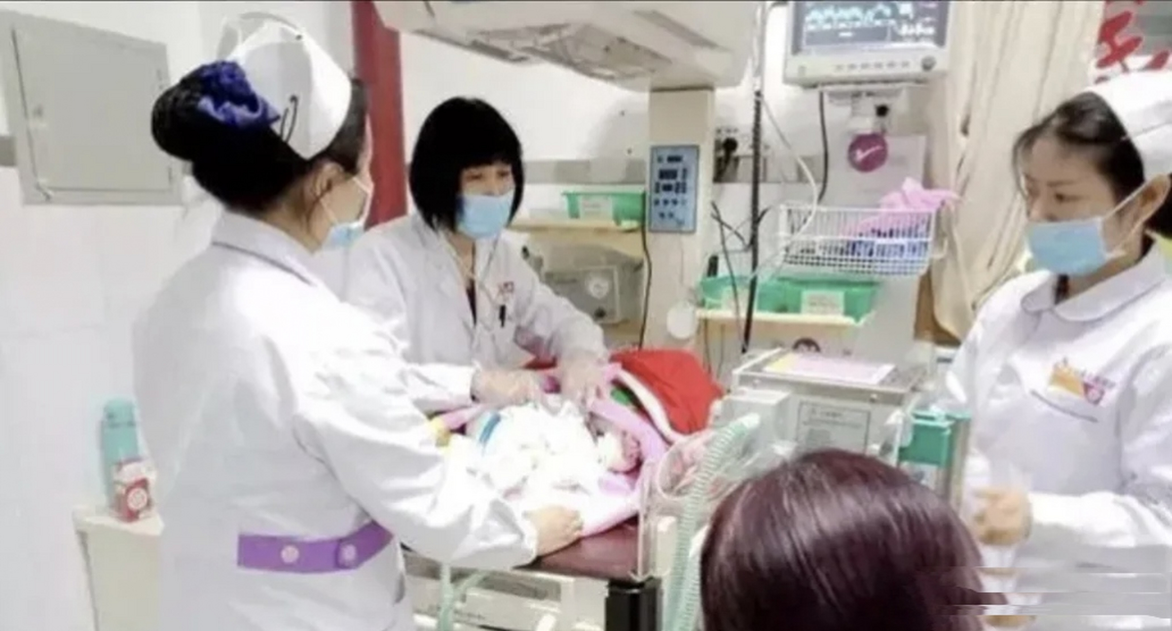 合肥一火葬场,医院送来一具婴儿尸体,工人正要将其火化,就在这时,工人