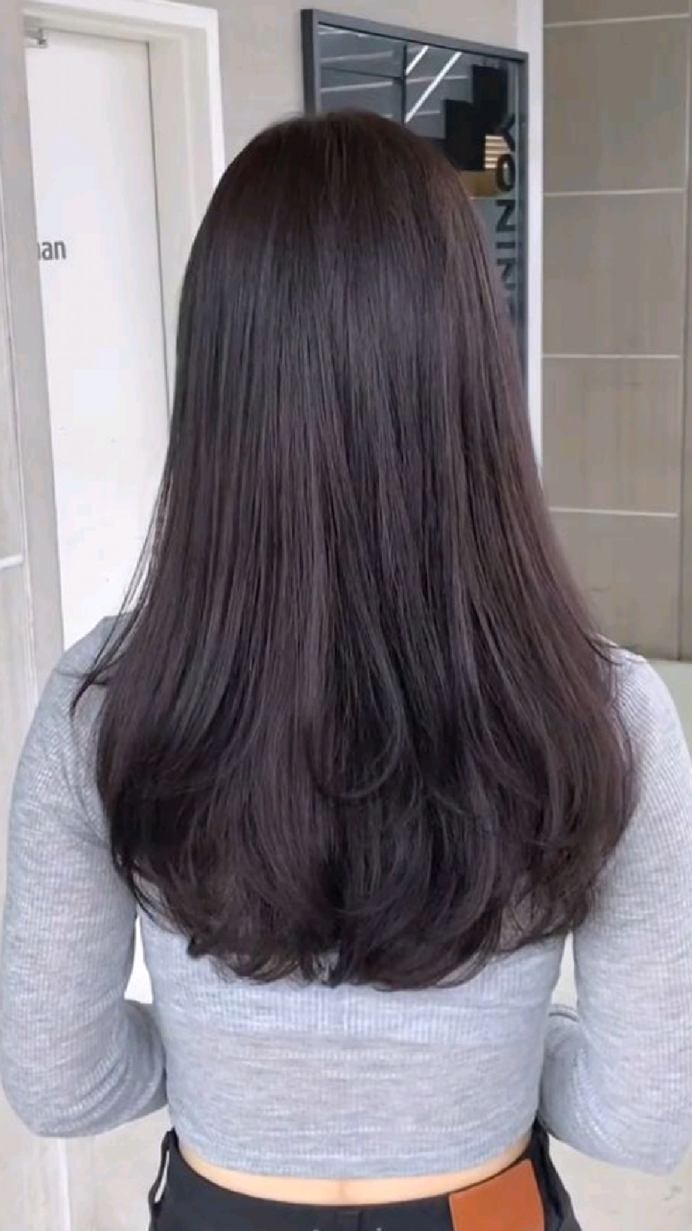 头发不顺别再做柔顺呆板又土气试试上拉直的发尾c卷时尚又自然