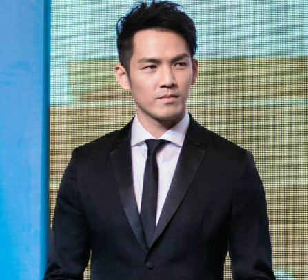 钟汉良现身菜市场,肚腩明显又黑又胖,改头换面昔日风光已不在