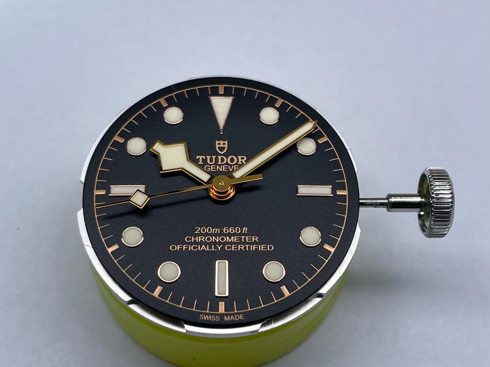 内部搭载mt5602自动上链机芯,可提供70小时动力储存.