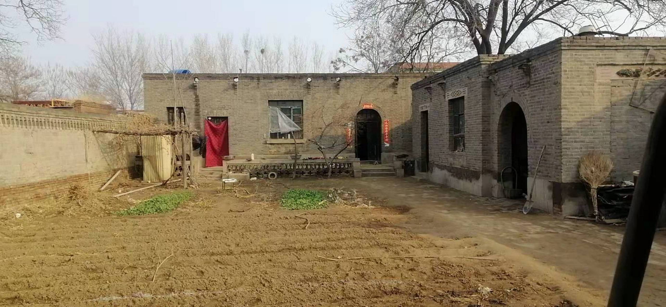 河北农村上世纪八十年代初修建的小院,以后可以重新装修一下,春季和