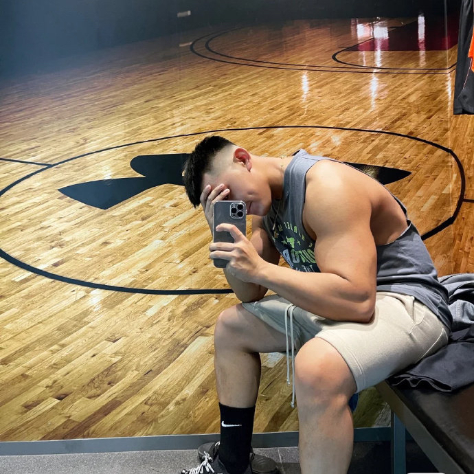 短发精神又清爽的肌肉帅哥,体育生颜值的"天花板"!