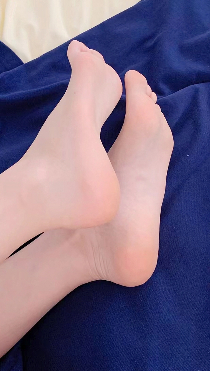 美少女的脚底板哟