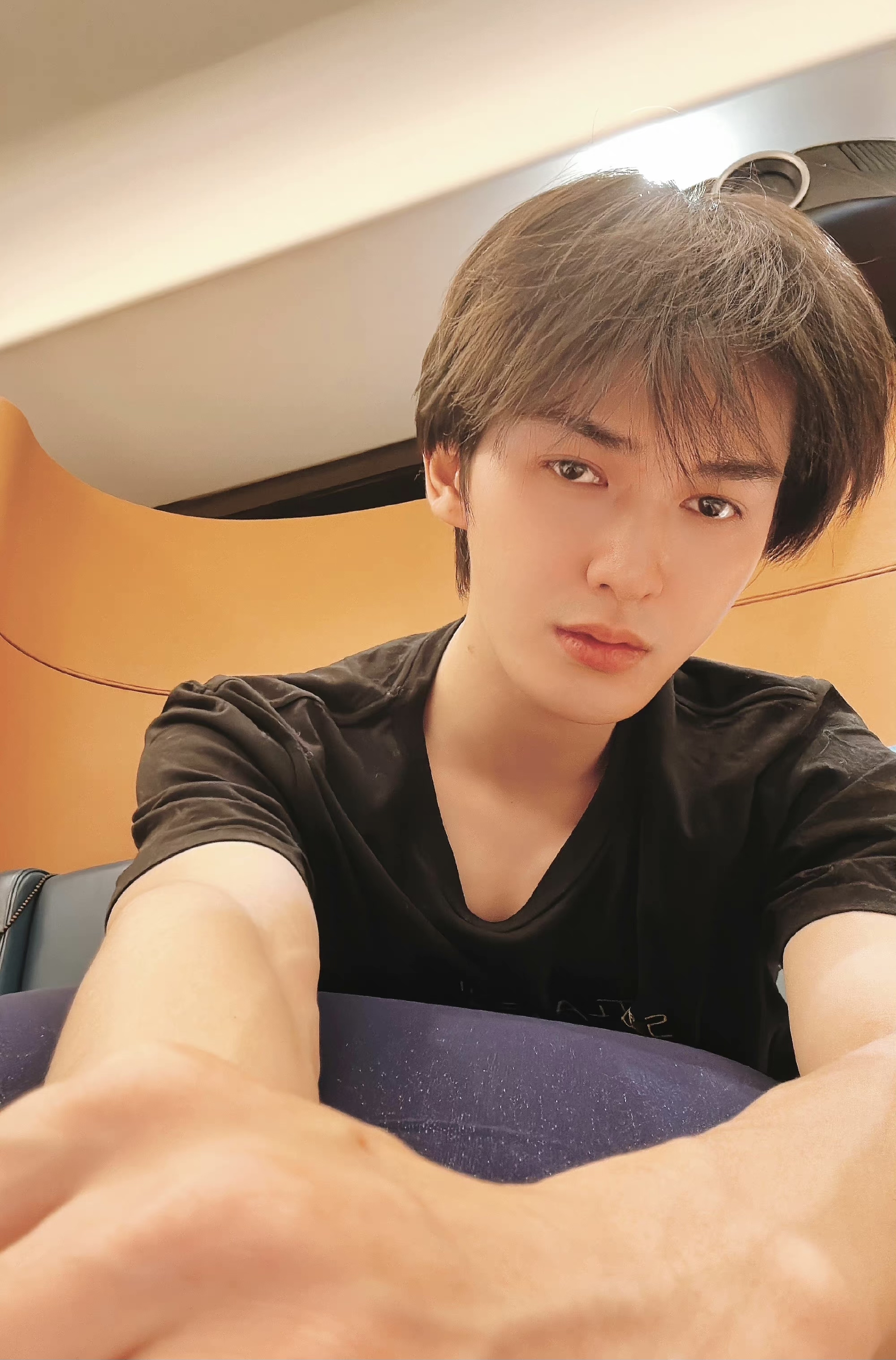 朱正庭晒自拍照