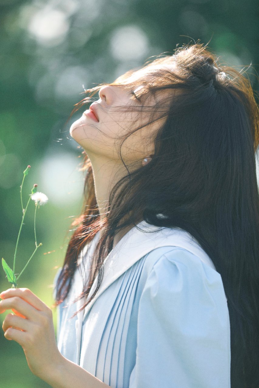 章若楠高清壁纸头像(二十九)[亲吻]